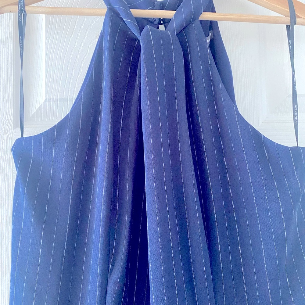 Julia Jordan sleeves knot neck wide leg jumpsuit elegant dress. Never been used.